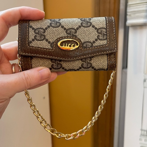 Gucci Monogram Four Key Holder With 16 Inch Unbranded Gold Chain - Picture 1 of 16